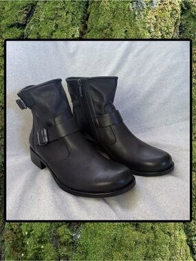 Paul Green Wyatt Black leather Engineer Buckles Ankle Boots 5.5 US 8 NWOB💚